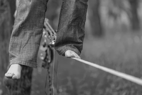 공원에서 Slackline. — 스톡 사진