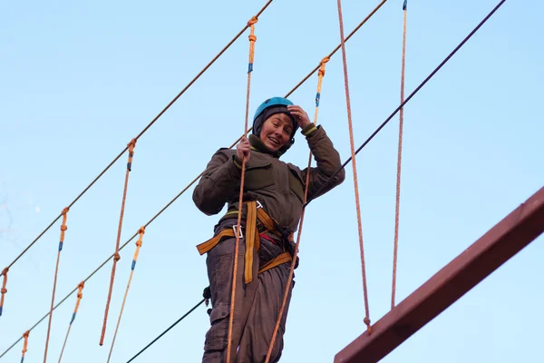 Woman enjoying activity in a rope park — Stock Photo, Image