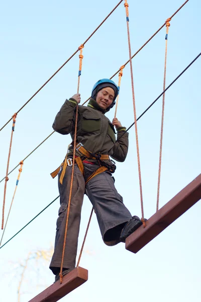 Woman enjoying activity in a  rope park — Stock Photo, Image