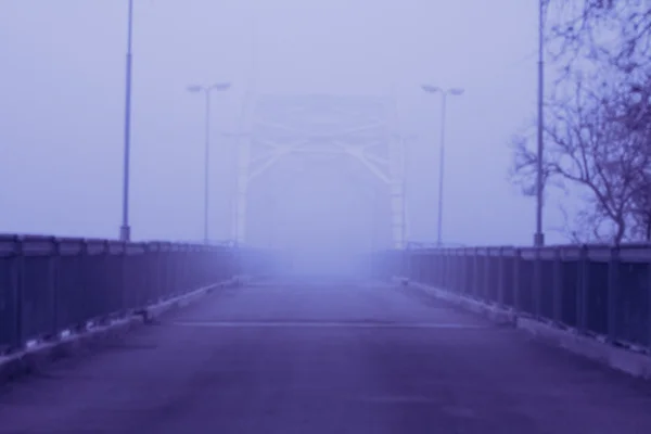 Ponte in giorno nebbioso — Foto Stock