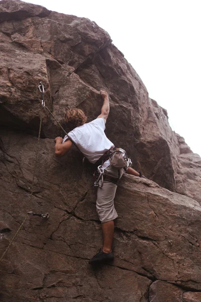 Climberl on rock — Stock Photo, Image