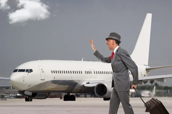 Man laat voor zijn vlucht — Stockfoto