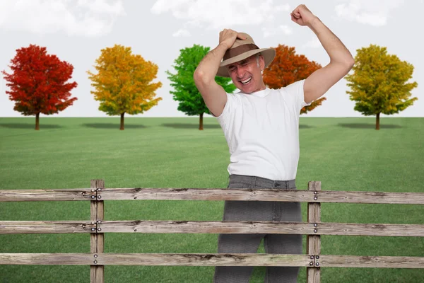 Gelukkig landbouwer in de herfst — Stockfoto