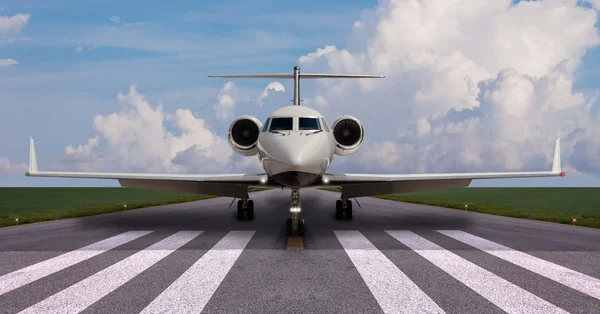 Privata jetplan på landningsbanan klar för start — Stockfoto