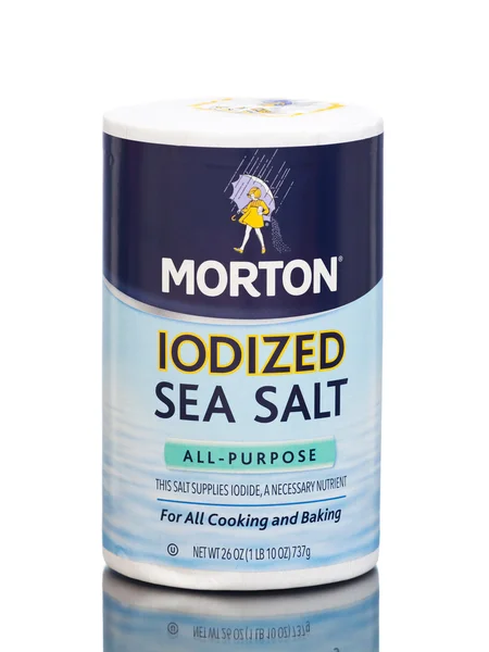 MIAMI, USA - March 30, 2015: A package of Morton Salt Iodized Sea Salt - 26 oz — Stock Photo, Image