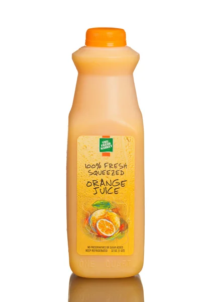 MIAMI, États-Unis - 30 mars 2015 : Une bouteille de jus d'orange frais pressé 100 % frais . — Photo