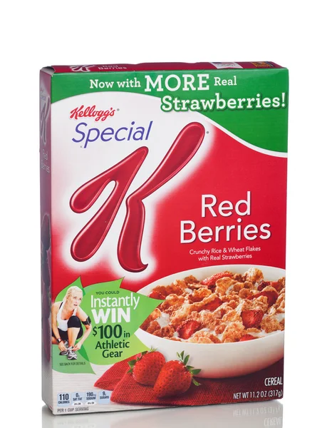 МИАМИ, США - 24 апреля 2015 года: Kellogg 's Red Berries Special K breakfast cereal. Американская многонациональная пищевая компания. Штаб-квартира Battle Creek, Мичиган, США — стоковое фото