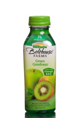 Miami, Amerika Birleşik Devletleri - 31 Ağustos 2015: Bolthouse çiftlikleri yeşil iyilik bir şişe. % 100 meyve suyu güler yüzlü.