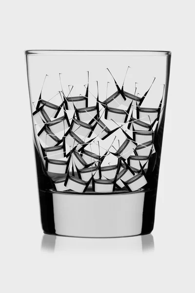 Vidrio con pequeños vasos en el interior — Foto de Stock