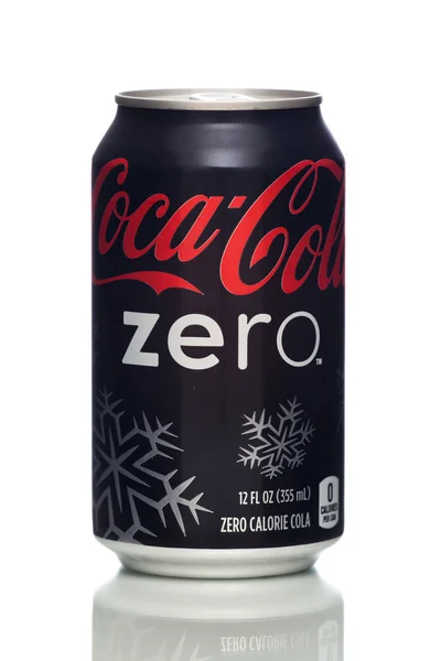 Майамі, США — 19 січня 2015: Фото 12 унцій Кан з Coca-Cola Zero з Різдвяного дизайну. Coca-Cola є одним з улюблених газованих напоїв світів. — стокове фото