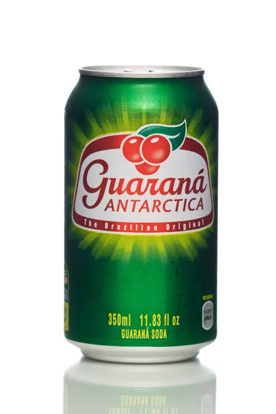 Miami, Amerika Birleşik Devletleri - 19 Şubat 2015: Fotoğraf Guarana 350ml konservesi. Guarana Brezilya'dan çok geleneksel bir gazlı içecek olduğunu.
