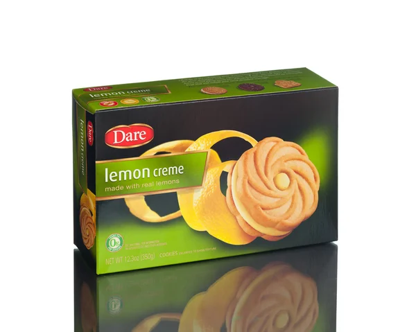 MIAMI, EUA - FEB 5, 2015: Dare Foods, Lemon Creme Cookies deleite saboroso com um sabor refrescante e limão . — Fotografia de Stock