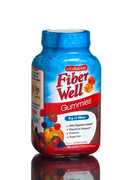 MIAMI, États-Unis - 9 février 2015 : Vitafusion Fiber Well offre un moyen agréable et pratique d'aider à soutenir la régularité et à faciliter la digestion . — Photo