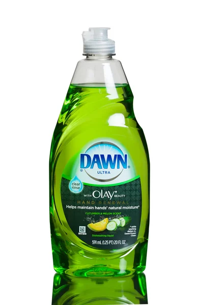 MIAMI, EE.UU. - 12 de febrero de 2015: El detergente para lavar platos Dawn combina su poder de corte de grasa con los efectos nutritivos de Olay Beauty . — Foto de Stock