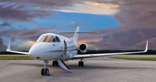 Private jet on the runway with the stair down — Stock Photo, Image