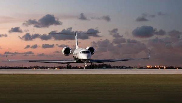 Jet privato in aeroporto — Foto Stock