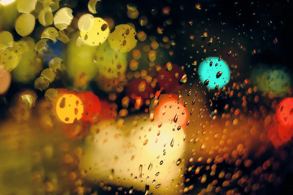 雨滴による夜光明けの円形ボケ — ストック写真