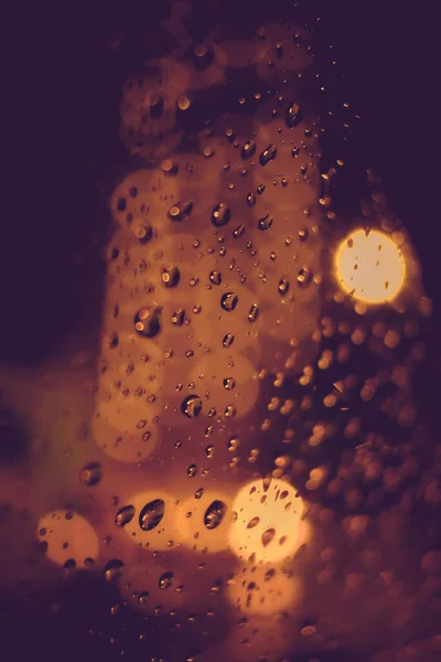 Abstrakcyjny Okrągły Bokeh Tło Nocnego Światła Kroplami Deszczu — Zdjęcie stockowe