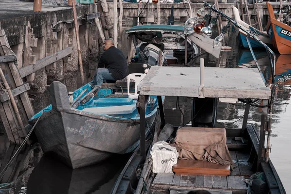 Langkawin Saari Malesia Joulukuu 2018 Tunnistamattomat Intialaiset Kalastajat Valmistelevat Venettä — kuvapankkivalokuva