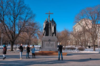 Moskova, Rusya - 19 Şubat 2019: Moskova 'nın merkezinde ünlü ve tarihi yerler. Moskova sokaklarından rapor verin..