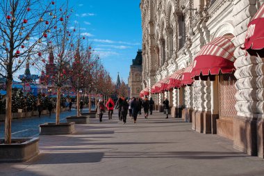 Moskova, Rusya - 19 Şubat 2019: Moskova 'nın merkezinde ünlü ve tarihi yerler. Moskova sokaklarından rapor verin..