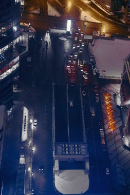 Moskova, Rusya - Şubat 2019: Moskova 'nın iş merkezi Imperia Tower' ın 50 katlı havadan görüntüsü. Presnenskaya Naberezhnaya, gece vakti.