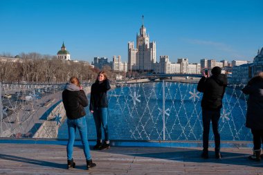 Moskova, Rusya - 19 Şubat 2019: Moskova 'nın merkezinde ünlü ve tarihi yerler. Moskova sokaklarından rapor verin..