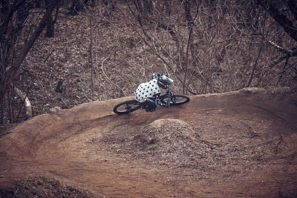 Moskau Russland April 2019 Biker Fahren Mit Aggressiven Kurven Mountainbiker — Stockfoto