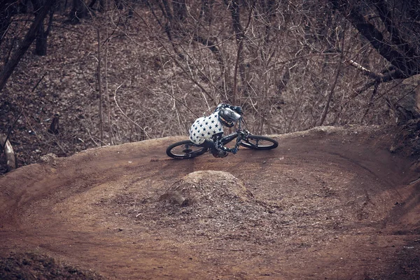 Moskau Russland April 2019 Biker Fahren Mit Aggressiven Kurven Mountainbiker — Stockfoto