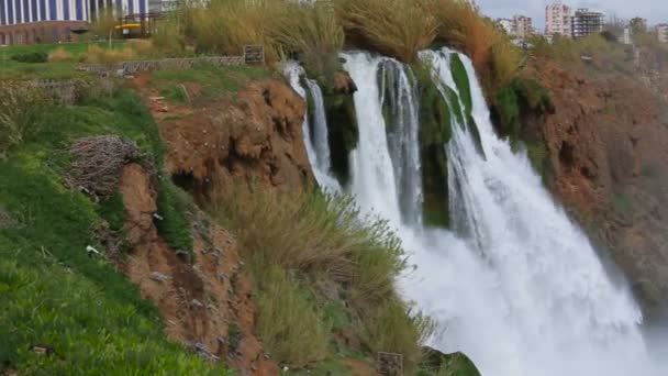 Vue de la cascade de Duden à Antalya, Turquie . — Video