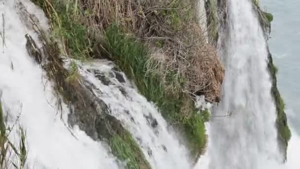 在土耳其安塔利亚 Duden Waterfall 的视图. — 图库视频影像