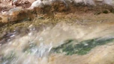 Küçük şelale yakın çekim