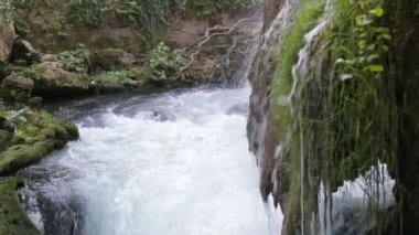 Yaz aylarında parktaki büyük şelale