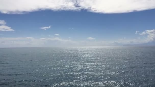 Mar da paisagem com luz do sol em um dia ensolarado — Vídeo de Stock