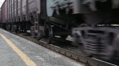 Elektrikli tren seyahat tren Raylara yakın çekim
