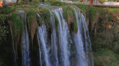 Büyük doğal şelale, yavaş mo