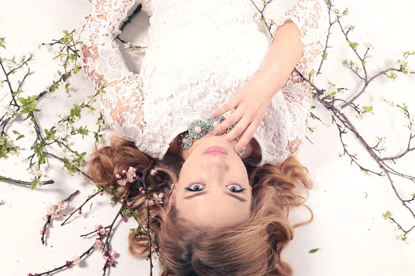 Beautiful woman on the spring background — Stock Photo, Image