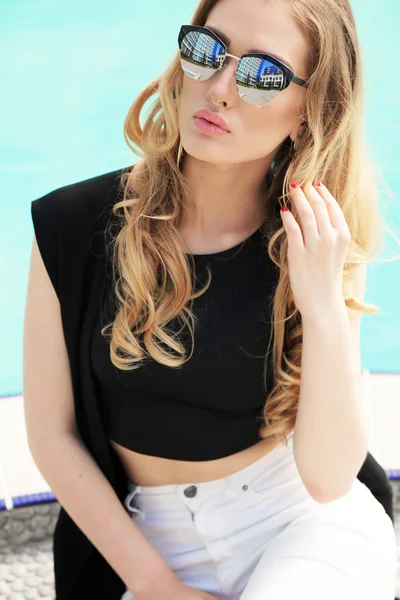 Gorgeous woman beside swimming pool — Stock Photo, Image