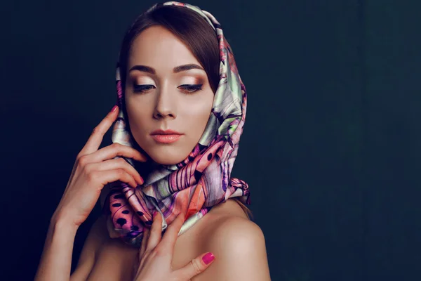 Gorgeous woman in retro style, with elegant silk scarf — Stok fotoğraf