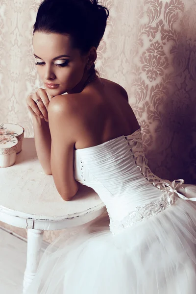 Beautiful tender bride in elegant wedding dress — Stock Photo, Image