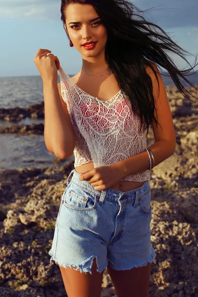 Sexy woman with dark hair  on the beach — Stockfoto