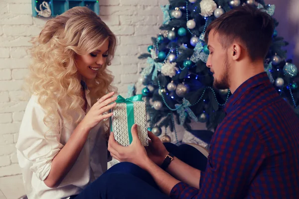 Couple with presents and New Year decorations — стокове фото