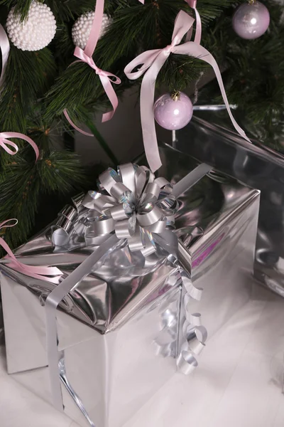 Árvore de Natal e decorações de Ano Novo — Fotografia de Stock