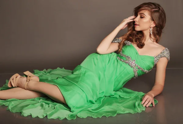 Beautiful woman in green luxurious  dress — 图库照片