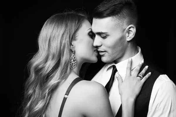Vackra sexiga par - kärlekshistoria — Stockfoto