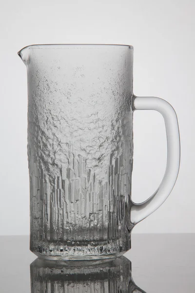 Leeres Glas Bier auf weißem Hintergrund — Stockfoto