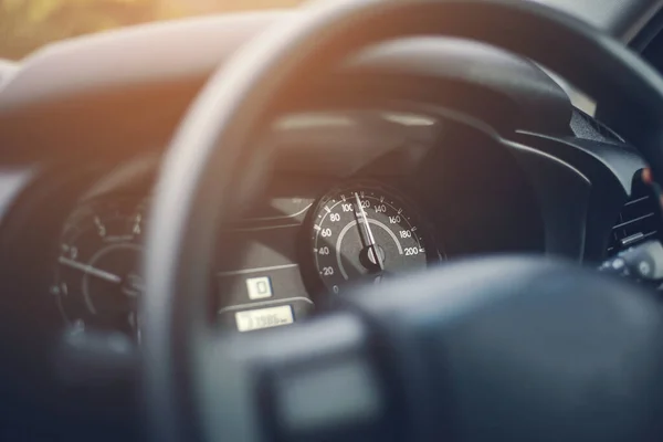 Kilometre arabasının gösterge panelini kapat