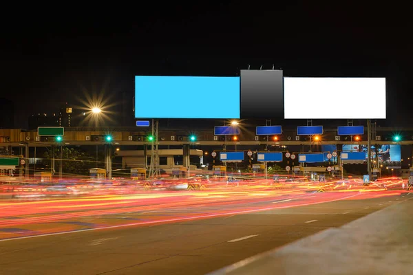 Billboards Rua Noite Para Comunicação Publicitária — Fotografia de Stock