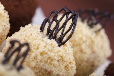 Bisküvi çikolata ile