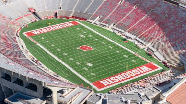 Madison, WI, ABD - 7 Ekim 2025: Camp Randall Stadyumu NCAA Büyük On Konferansı 'nda mücadele eden Wisconsin Badgers Üniversitesi futbol takımının evidir..